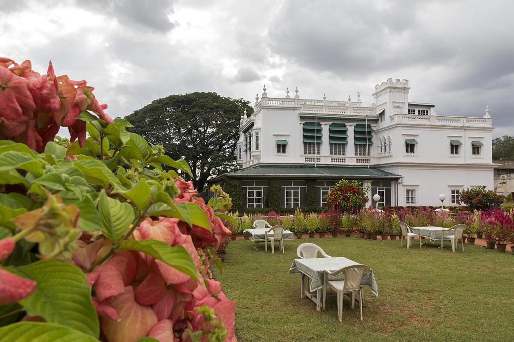 The Green Hotel Mysore Buitenkant foto