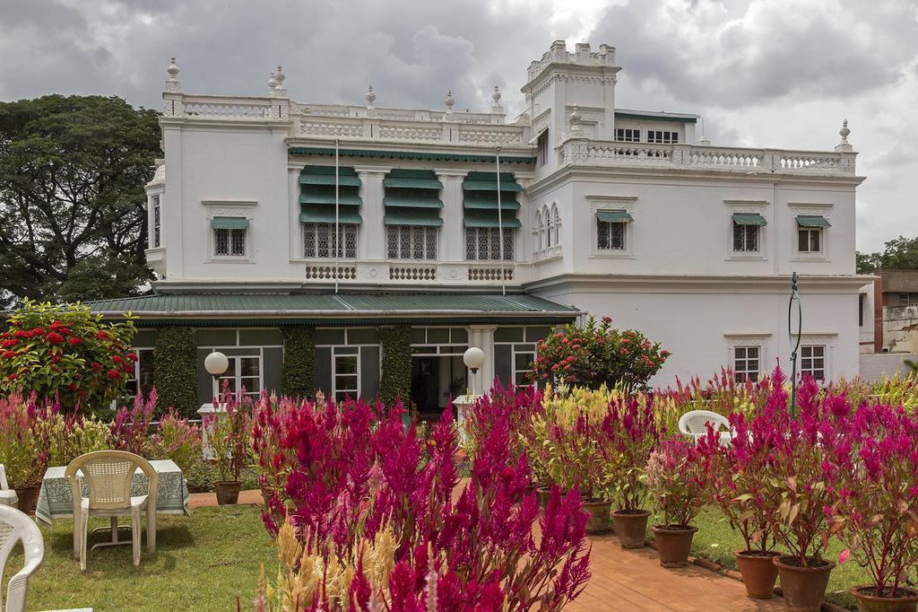 The Green Hotel Mysore Buitenkant foto